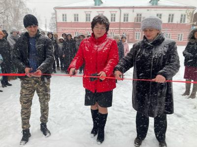 На территории мценской школы открыли арт-объект